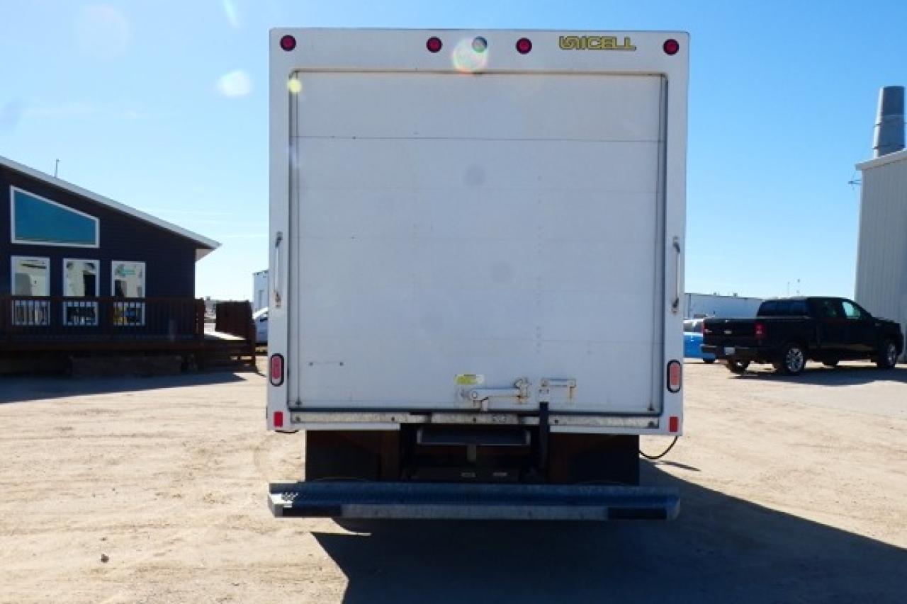 2023 Ford E-450 Unicell Cube Van DRW w/cloth seats - Photo #7