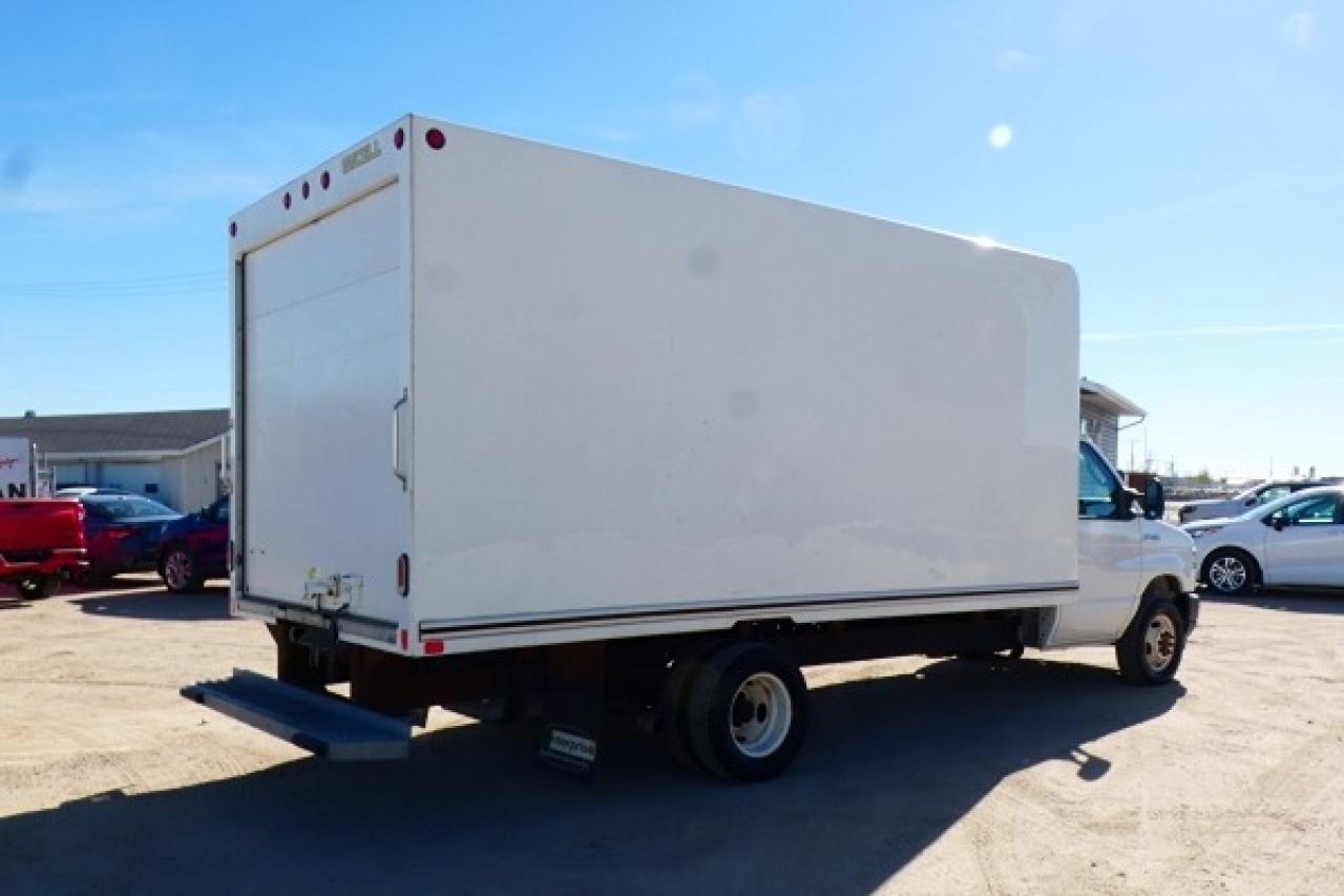 2023 Ford E-450 Unicell Cube Van DRW w/cloth seats - Photo #6