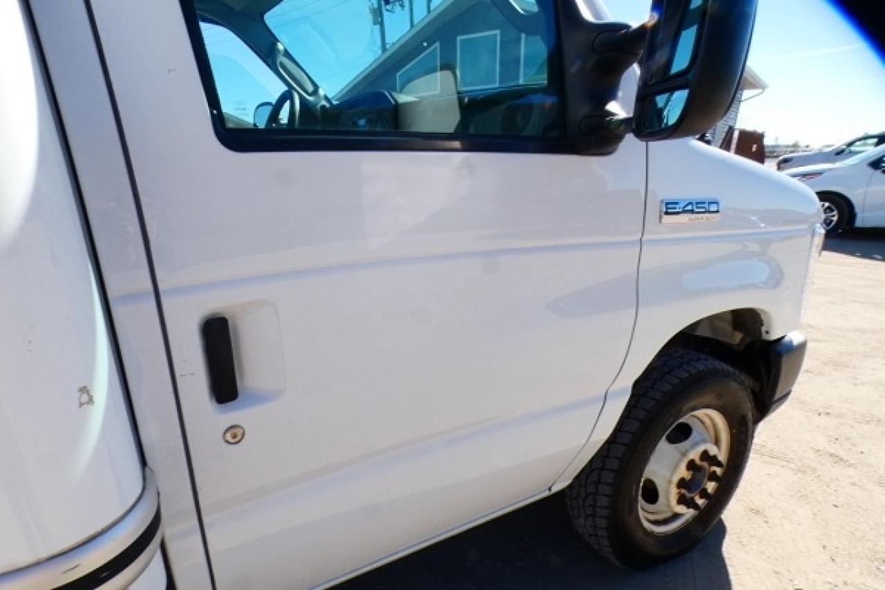 2023 Ford E-450 Unicell Cube Van DRW w/cloth seats - Photo #29