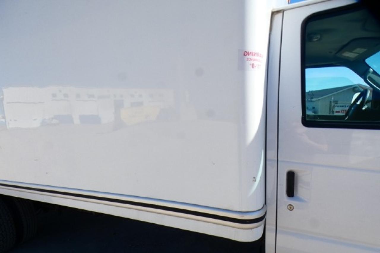 2023 Ford E-450 Unicell Cube Van DRW w/cloth seats - Photo #31