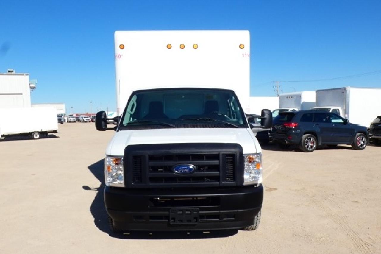 2023 Ford E-450 Unicell Cube Van DRW w/cloth seats - Photo #3