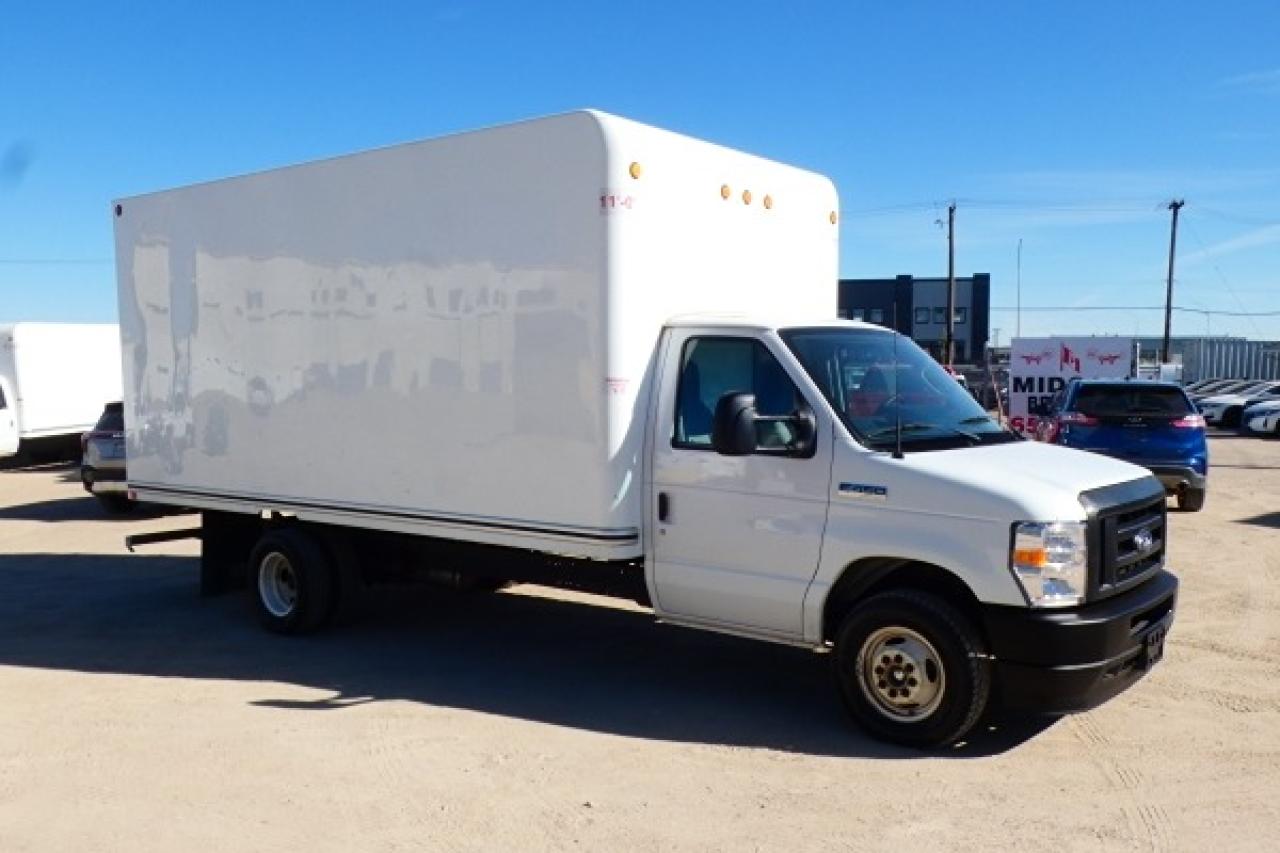 2023 Ford E-450 Unicell Cube Van DRW w/cloth seats - Photo #4