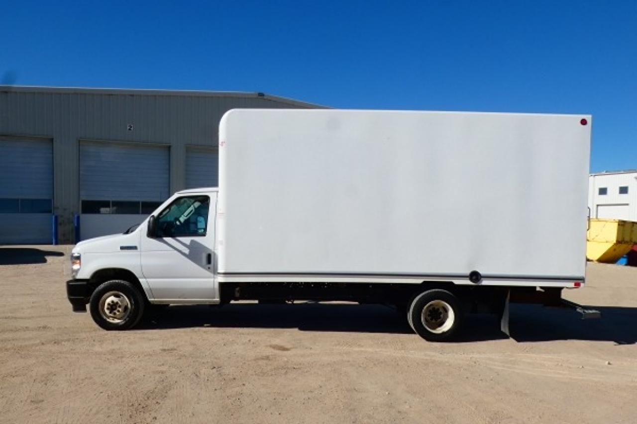2023 Ford E-450 Unicell Cube Van DRW w/cloth seats - Photo #1