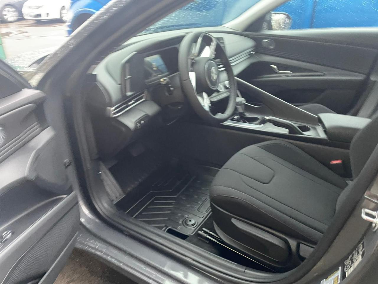 2025 Hyundai Elantra AUTO Preferred LIKE NEW NO ACCIDENT - Photo #3