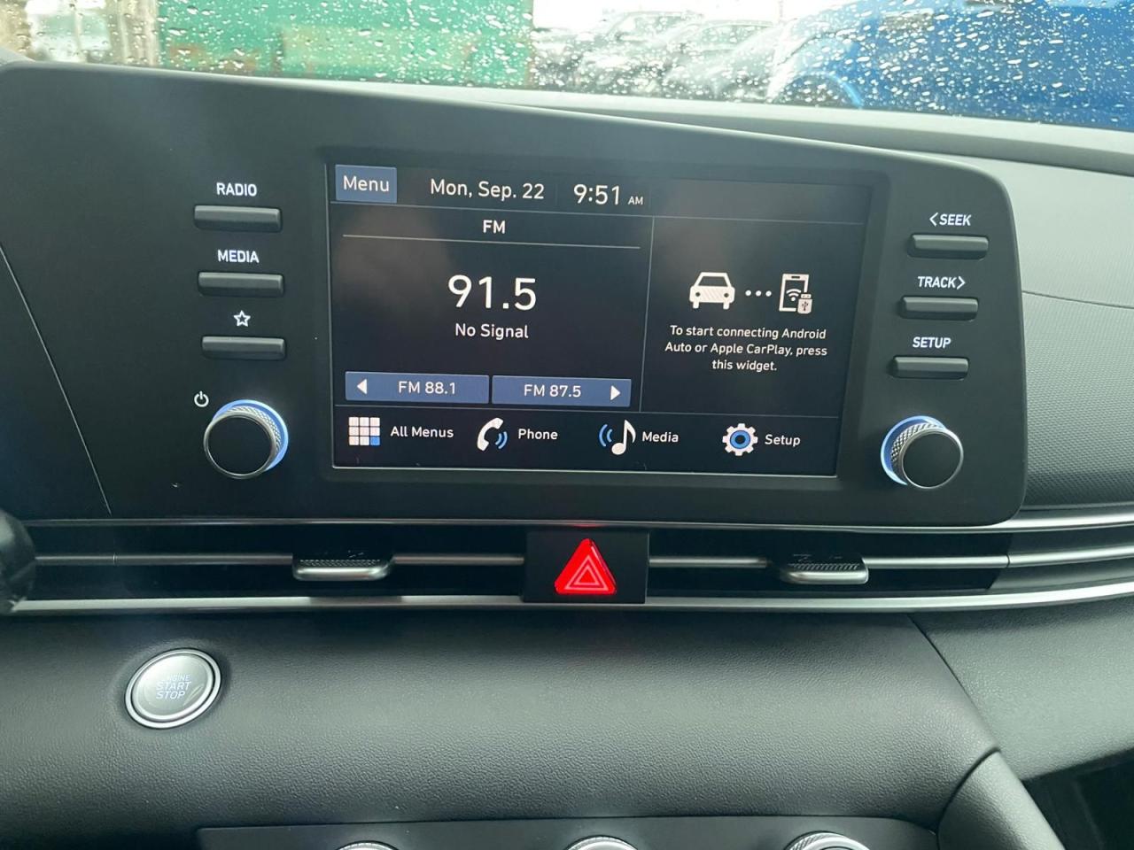 2025 Hyundai Elantra AUTO Preferred LIKE NEW NO ACCIDENT - Photo #6