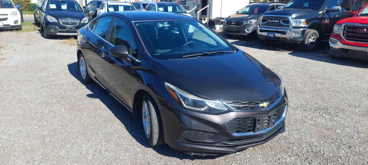 2016 Chevrolet Cruze LT Photo2