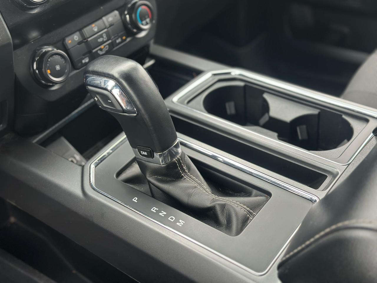 2020 Ford F-150 XLT 4X4 SUPER CREW W/ SPORT Photo5