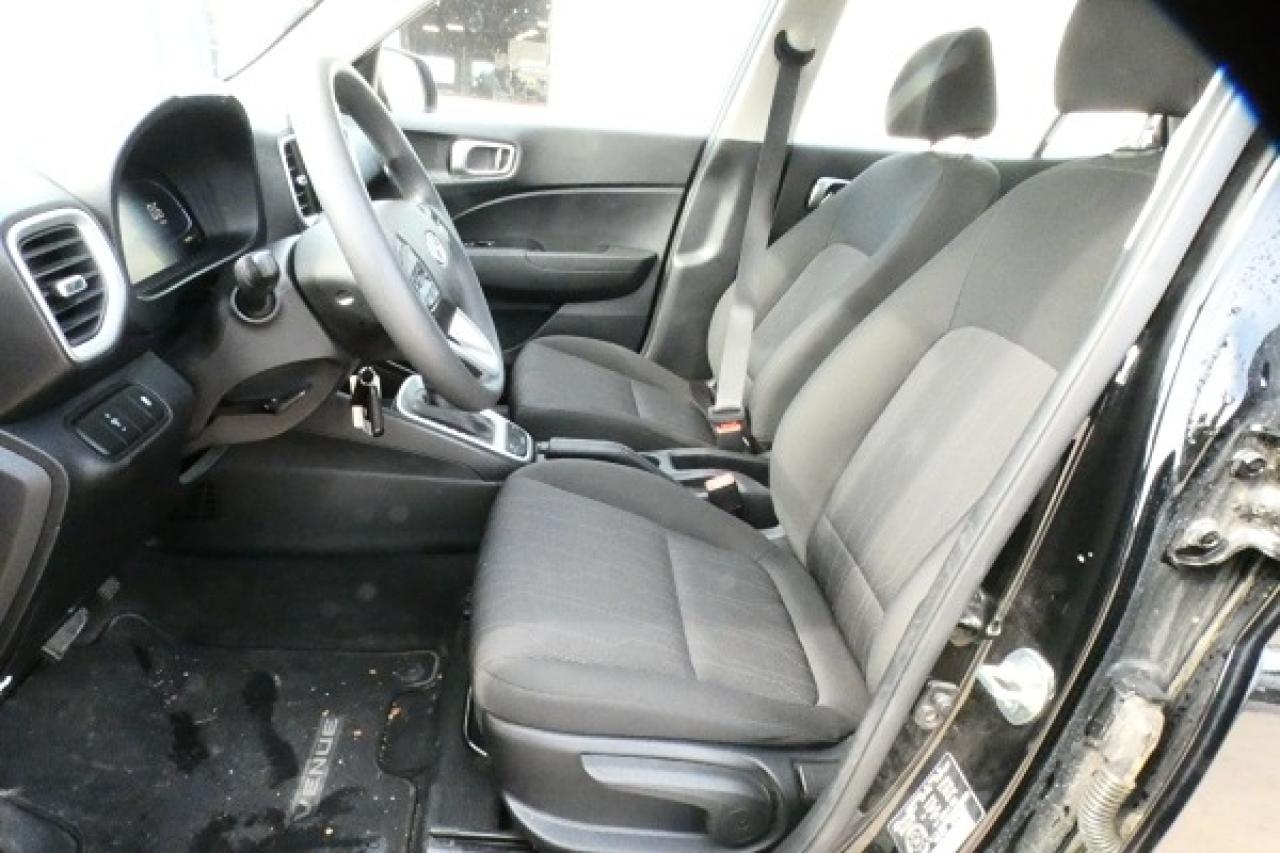 2024 Hyundai Venue Essential w/Htd cloth, BUC - Photo #10