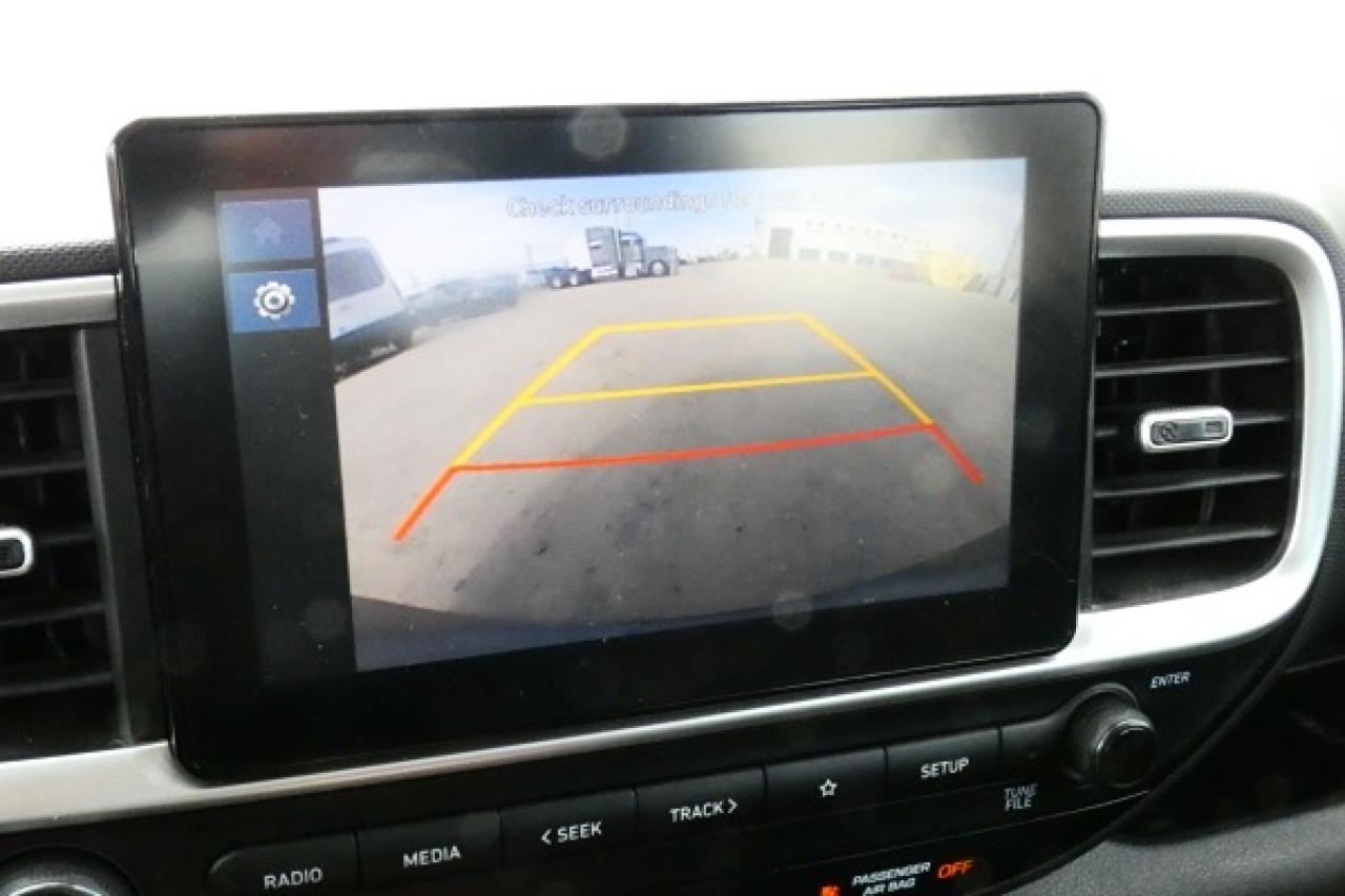2024 Hyundai Venue Essential w/Htd cloth, BUC - Photo #13