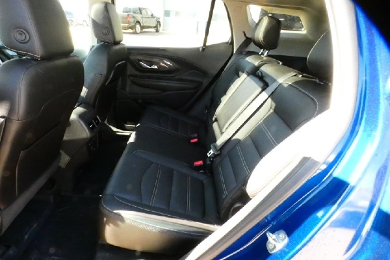 2023 GMC Terrain Denali AWD w/H&C L, pano S/R, NAV, BUC, HUD - Photo #10