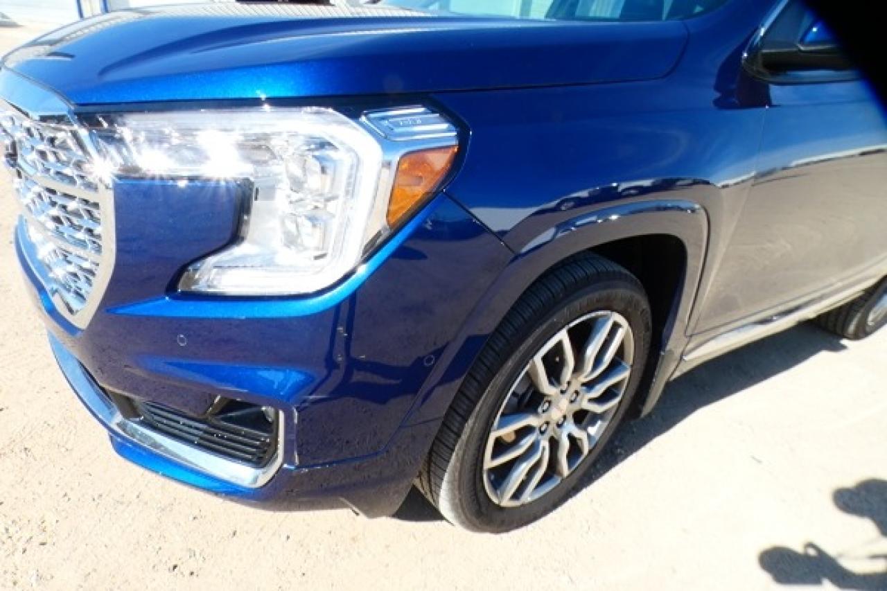 2023 GMC Terrain Denali AWD w/H&C L, pano S/R, NAV, BUC, HUD - Photo #28