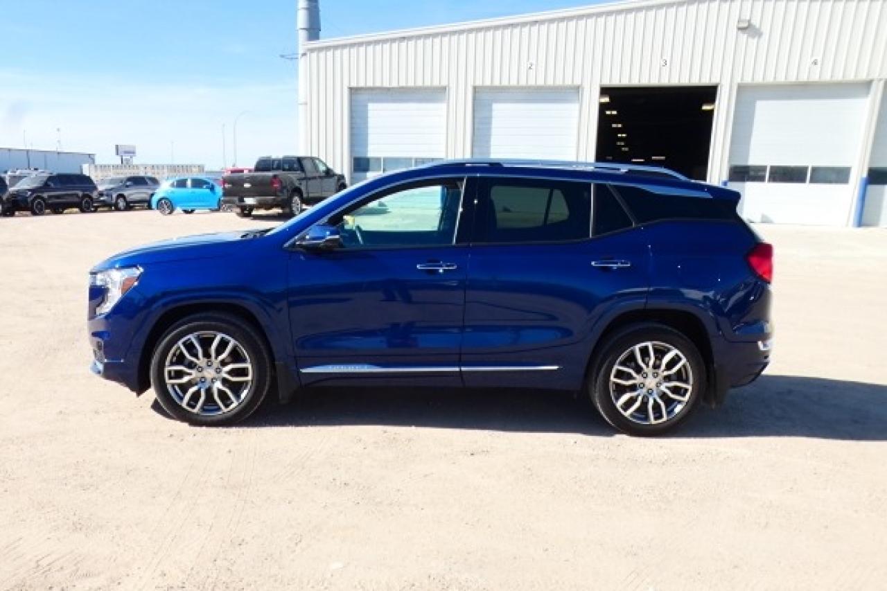 2023 GMC Terrain Denali AWD w/H&C L, pano S/R, NAV, BUC, HUD - Photo #1