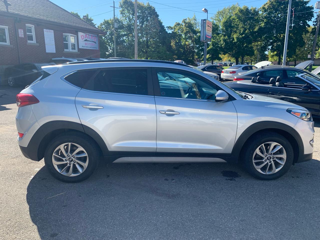 2018 Hyundai Tucson Luxury / PANO.ROOF / NAV / LTHR / AWD / LOW KMS Photo3