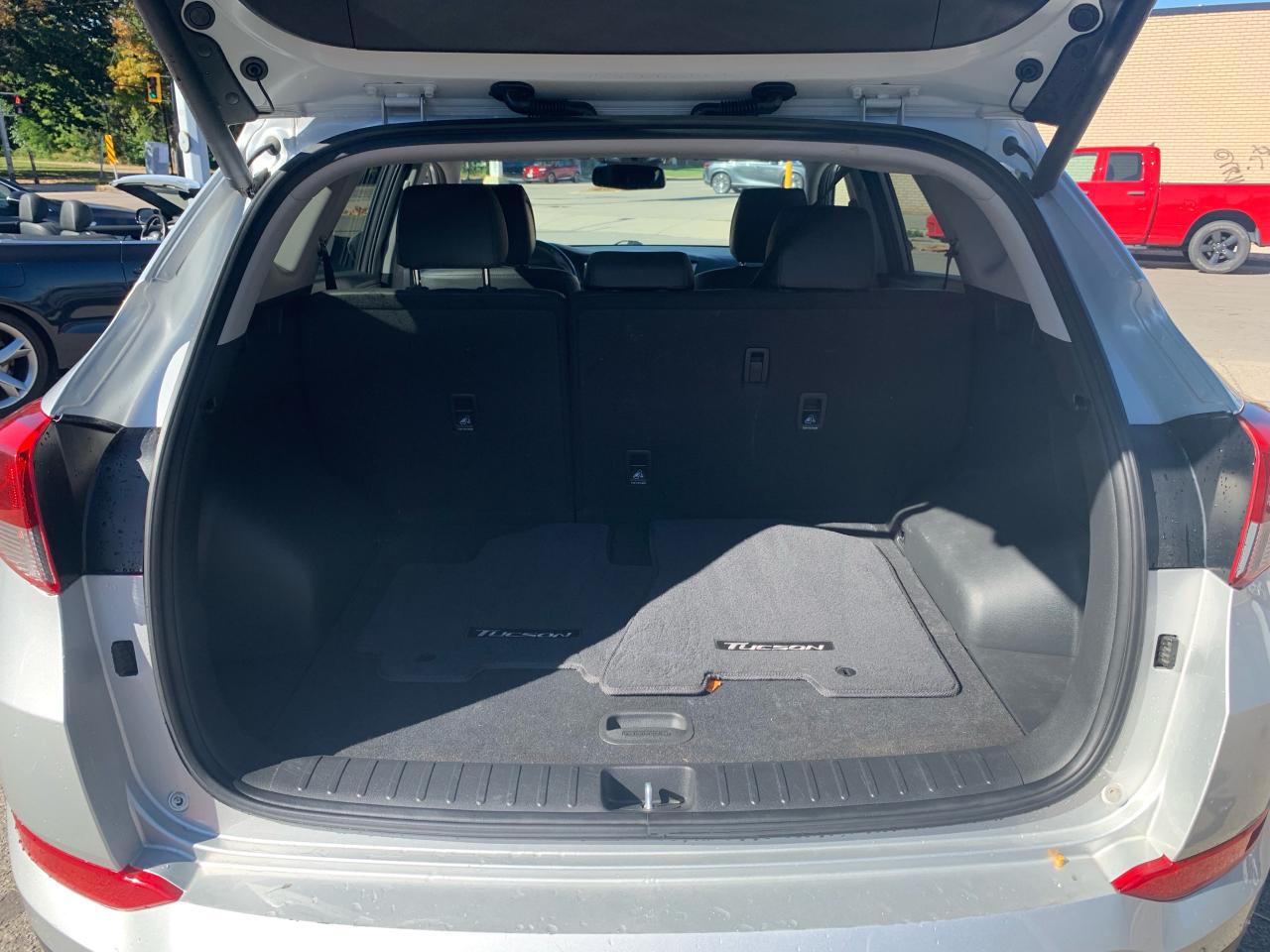 2018 Hyundai Tucson Luxury / PANO.ROOF / NAV / LTHR / AWD / LOW KMS Photo9