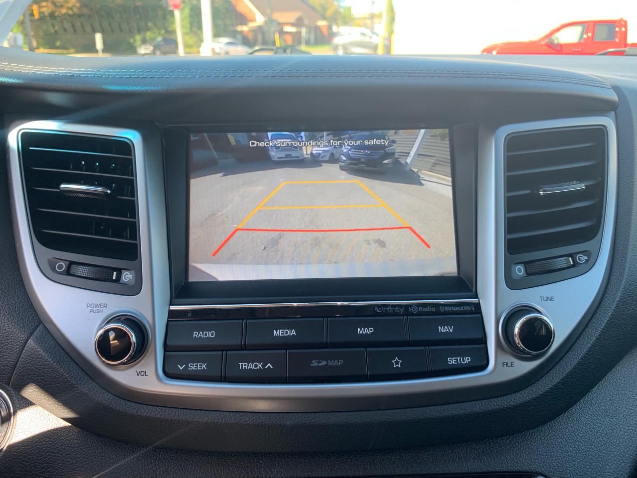 2018 Hyundai Tucson Luxury / PANO.ROOF / NAV / LTHR / AWD / LOW KMS Photo11