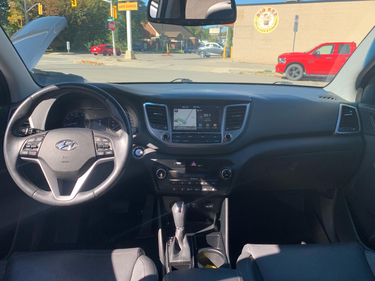 2018 Hyundai Tucson Luxury / PANO.ROOF / NAV / LTHR / AWD / LOW KMS Photo10