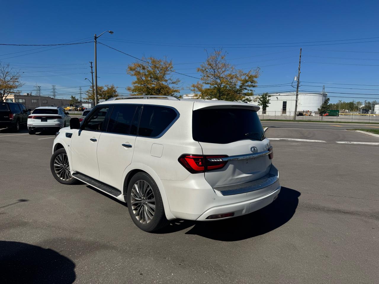 2018 Infiniti QX80 LIMITED AWD 8 PASS AWD LEATHER SUNROOF NAV DVD CAM Photo4