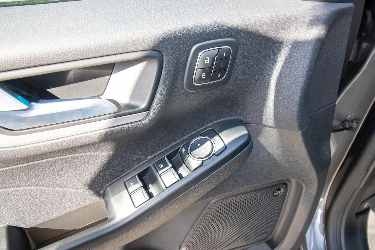 2023 Ford Escape PHEV FWD Photo5