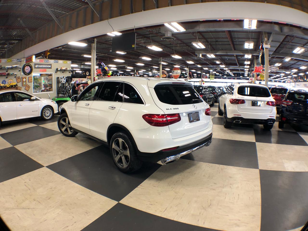 2018 Mercedes-Benz GLC-Class 300 4MATIC LEATHER PAN/ROOF NAVI B/SPOT CAMERA Photo4