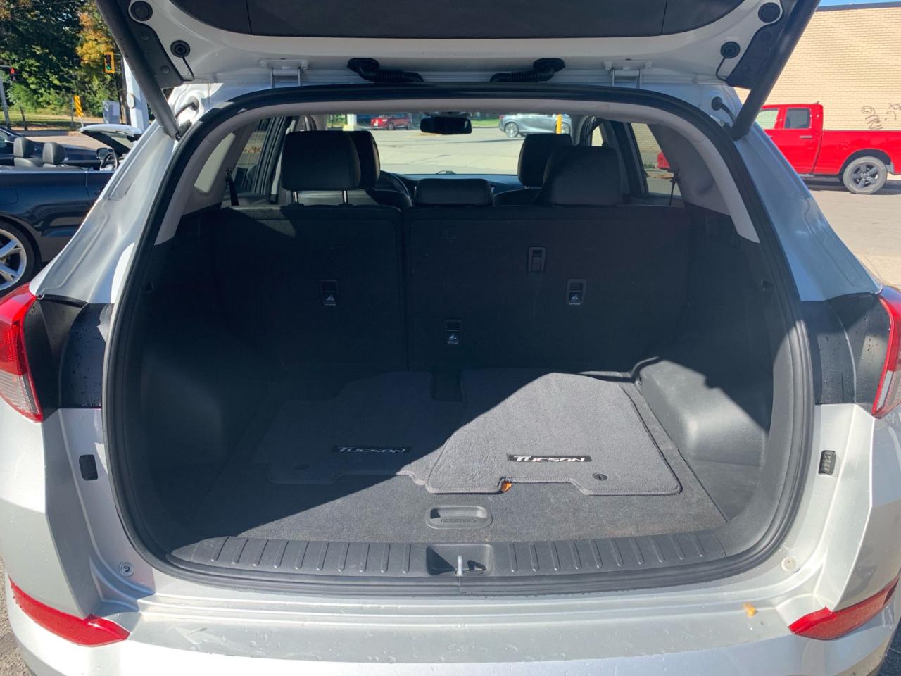 2018 Hyundai Tucson Luxury / PANO.ROOF / NAV / LTHR / AWD / LOW KMS