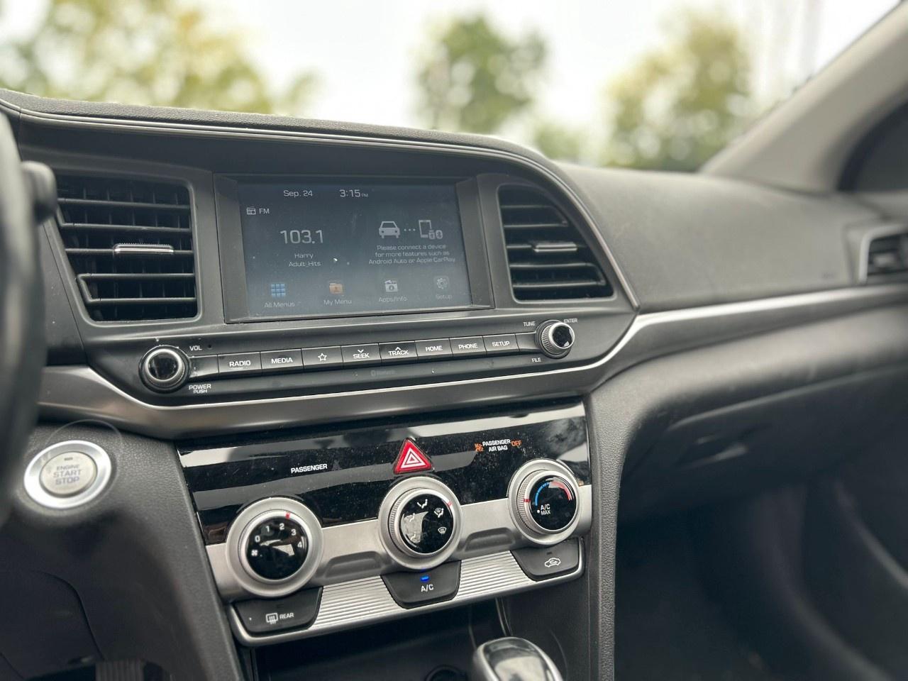 2019 Hyundai Elantra SEL Photo