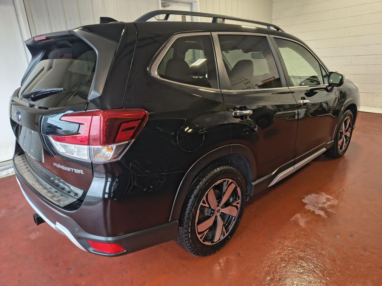 2019 Subaru Forester Premier Photo0