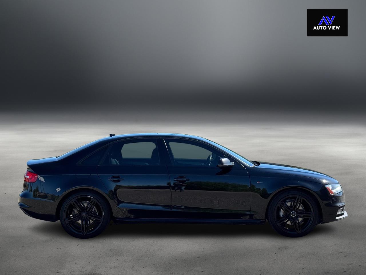 2015 Audi A4 Technik plus **6 SPEED MANUAL** - Photo #4