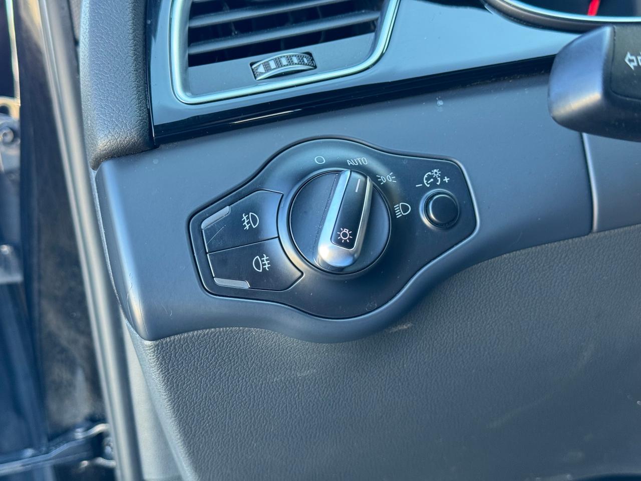 2015 Audi A4 Technik plus **6 SPEED MANUAL** - Photo #24