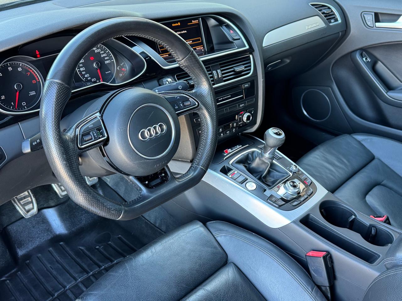 2015 Audi A4 Technik plus **6 SPEED MANUAL** - Photo #18