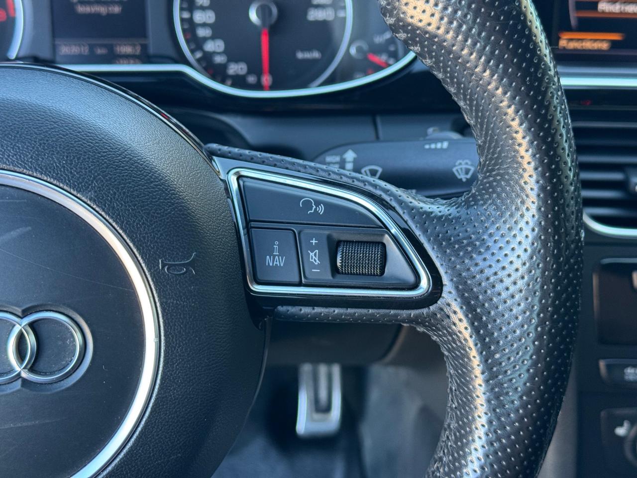 2015 Audi A4 Technik plus **6 SPEED MANUAL** - Photo #20