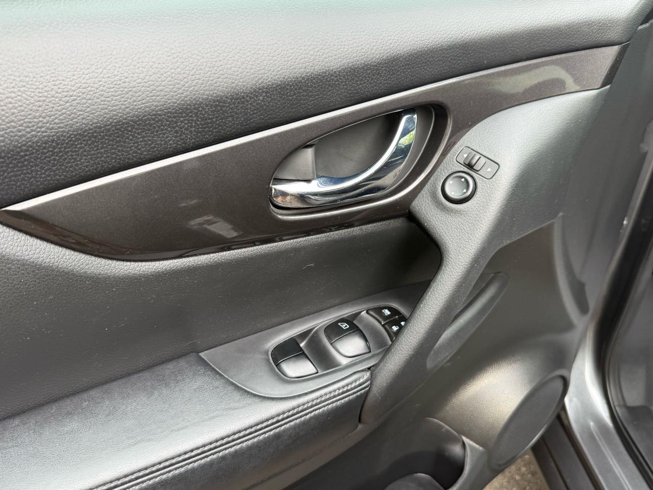 2020 Nissan Rogue SV - Photo #8
