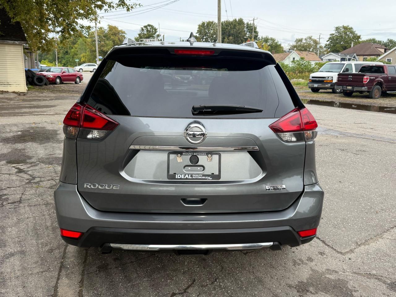2020 Nissan Rogue SV - Photo #4