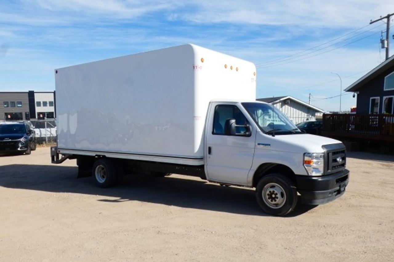 2023 Ford E-450 UNICELL CUBE VAN DRW w/cloth, aftermarket BUC - Photo #4