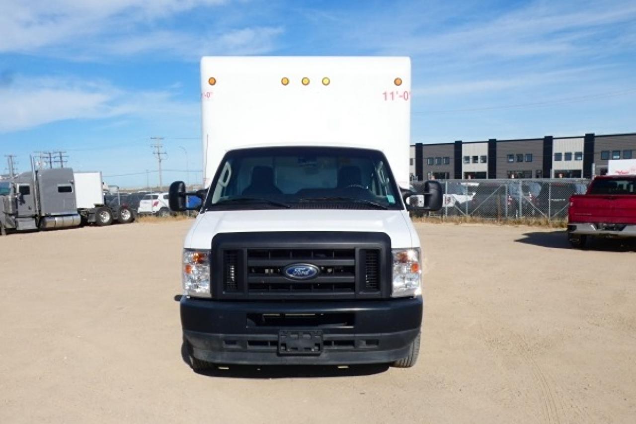 2023 Ford E-450 UNICELL CUBE VAN DRW w/cloth, aftermarket BUC - Photo #3