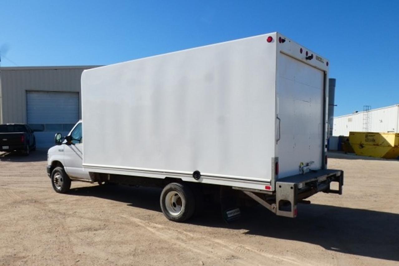 2023 Ford E-450 UNICELL CUBE VAN DRW w/cloth, aftermarket BUC - Photo #8