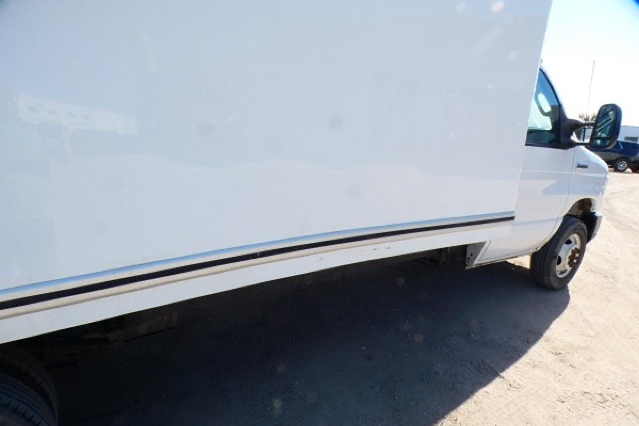 2023 Ford E-450 UNICELL CUBE VAN DRW w/cloth, aftermarket BUC - Photo #33