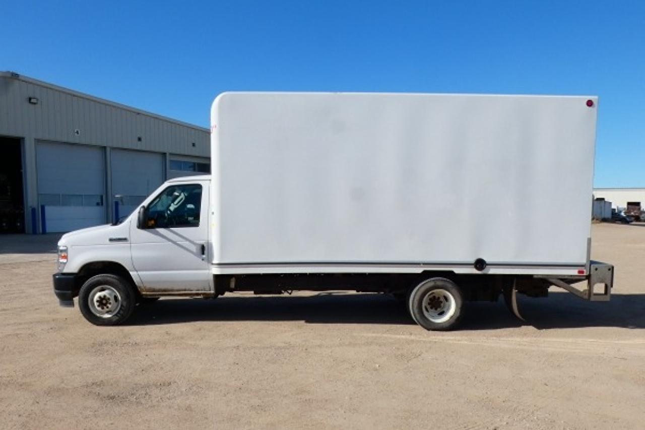 2023 Ford E-450 UNICELL CUBE VAN DRW w/cloth, aftermarket BUC - Photo #1