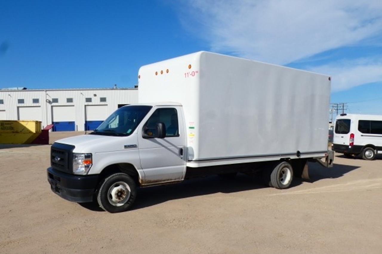 2023 Ford E-450 UNICELL CUBE VAN DRW w/cloth, aftermarket BUC - Photo #2