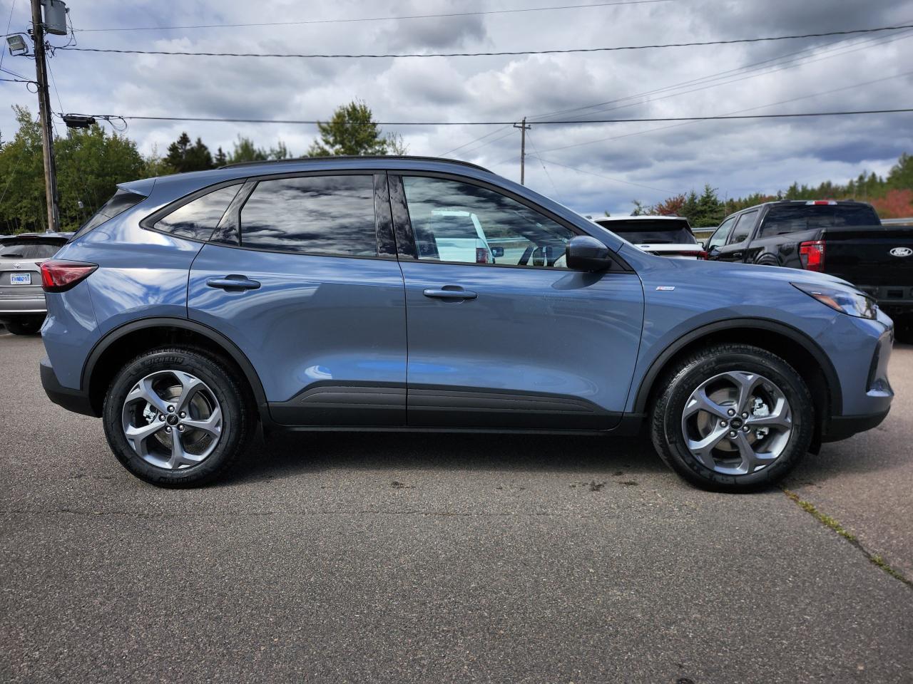 2025 Ford Escape ST-Line Select AWD Photo3