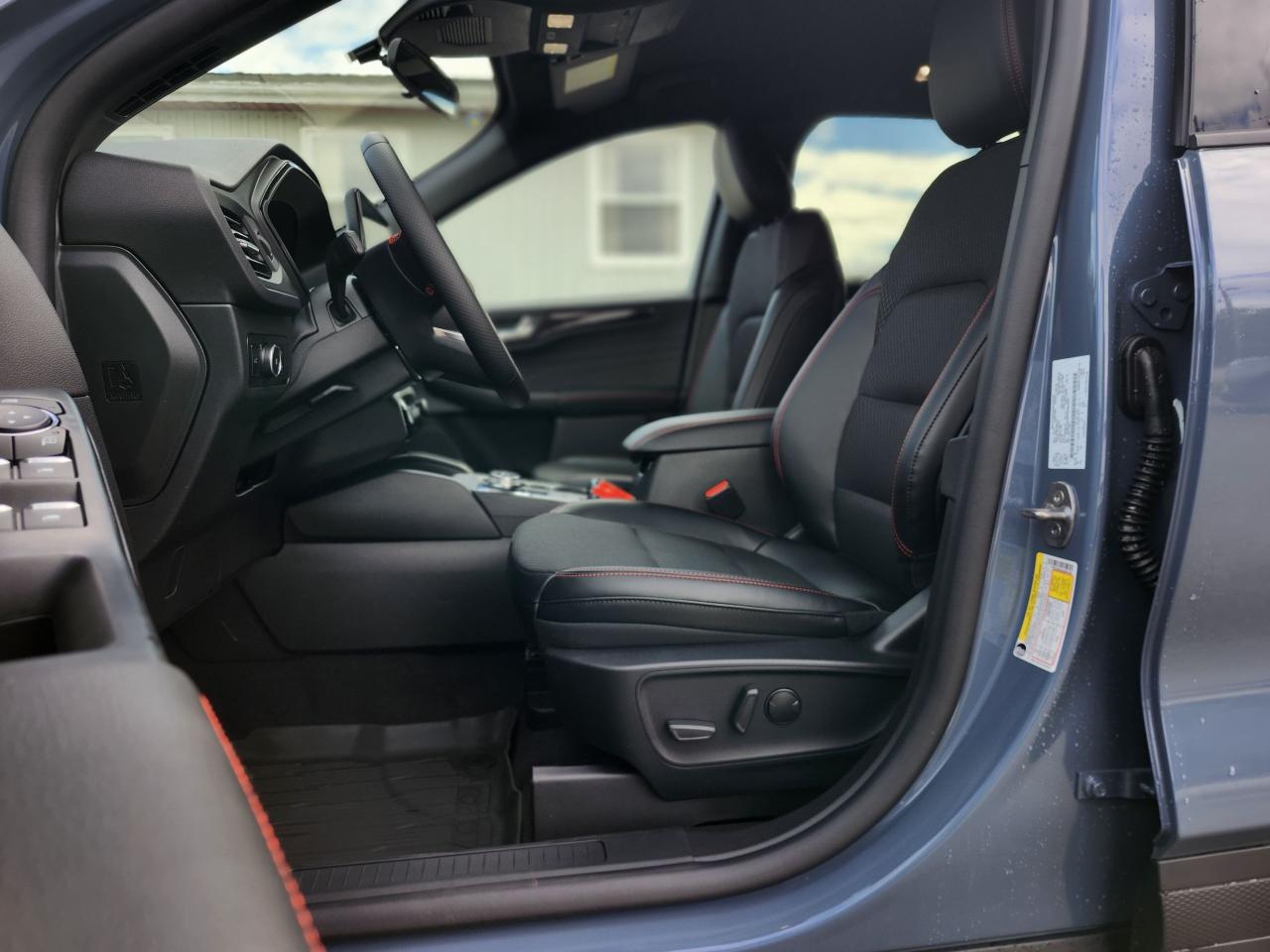 2025 Ford Escape ST-Line Select AWD Photo5