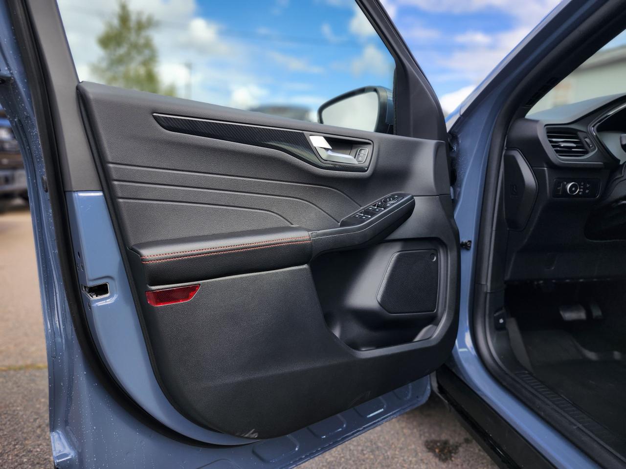 2025 Ford Escape ST-Line Select AWD Photo5