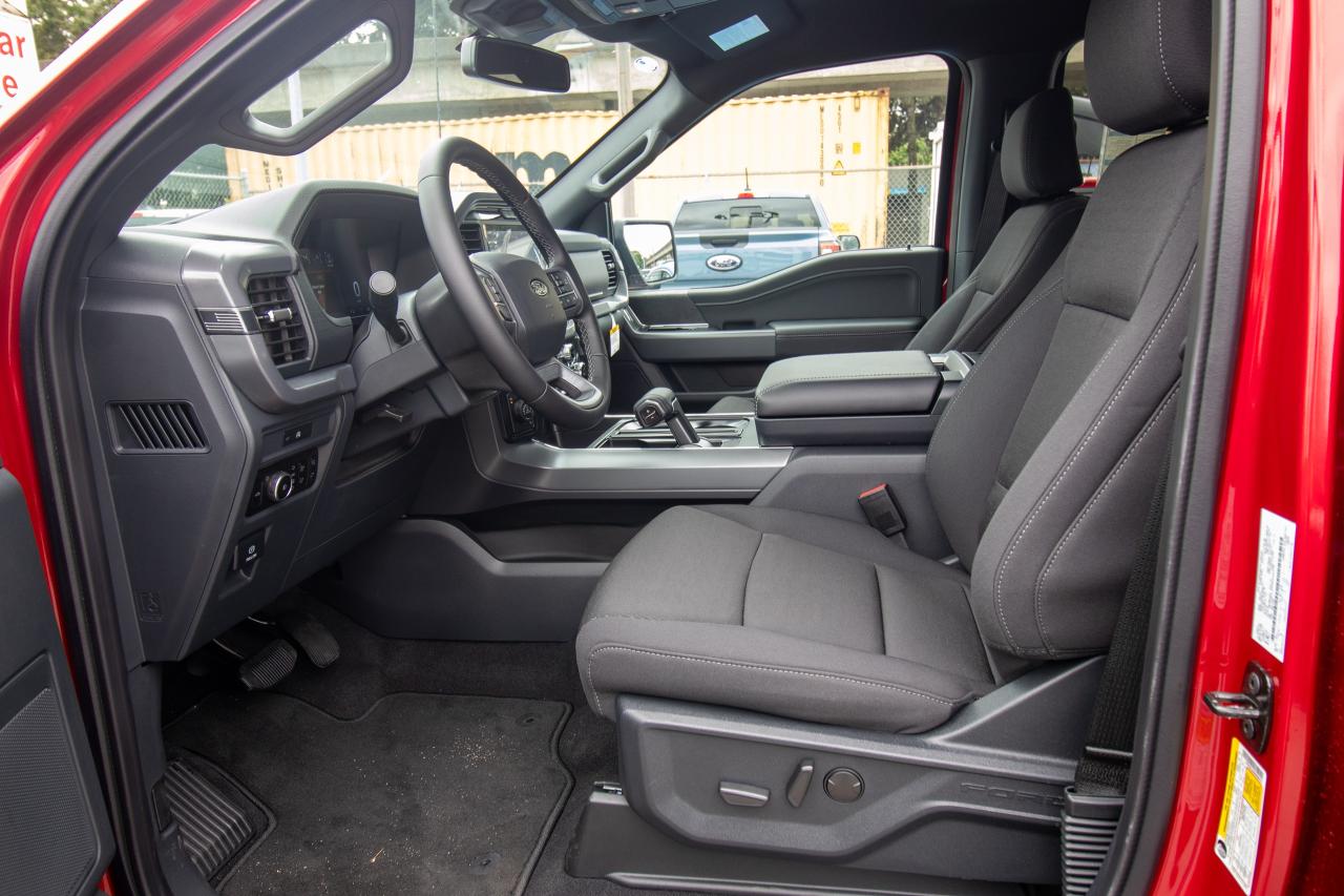 2025 Ford F-150 XLT 4WD SuperCrew 5.5' Box Photo5