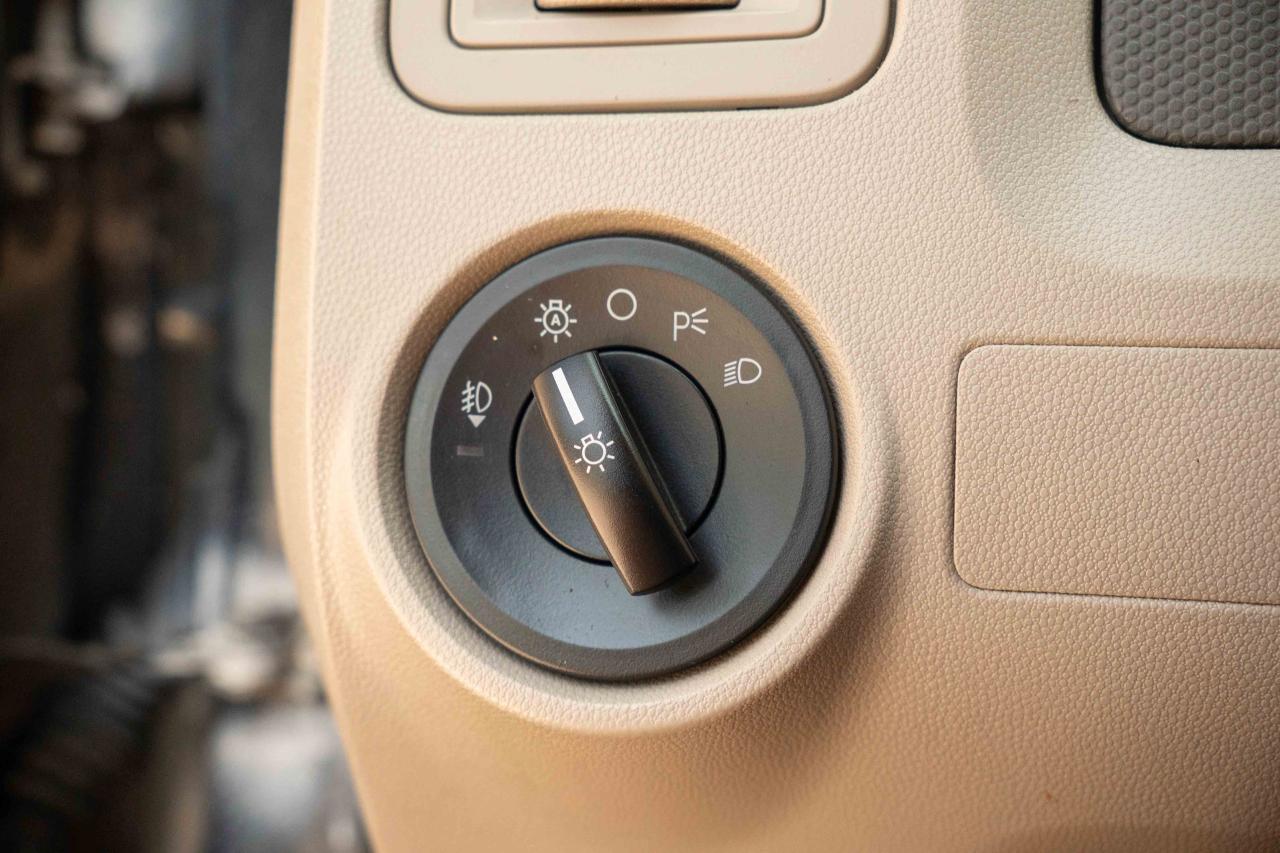 2009 Ford Escape XLT - Photo #25