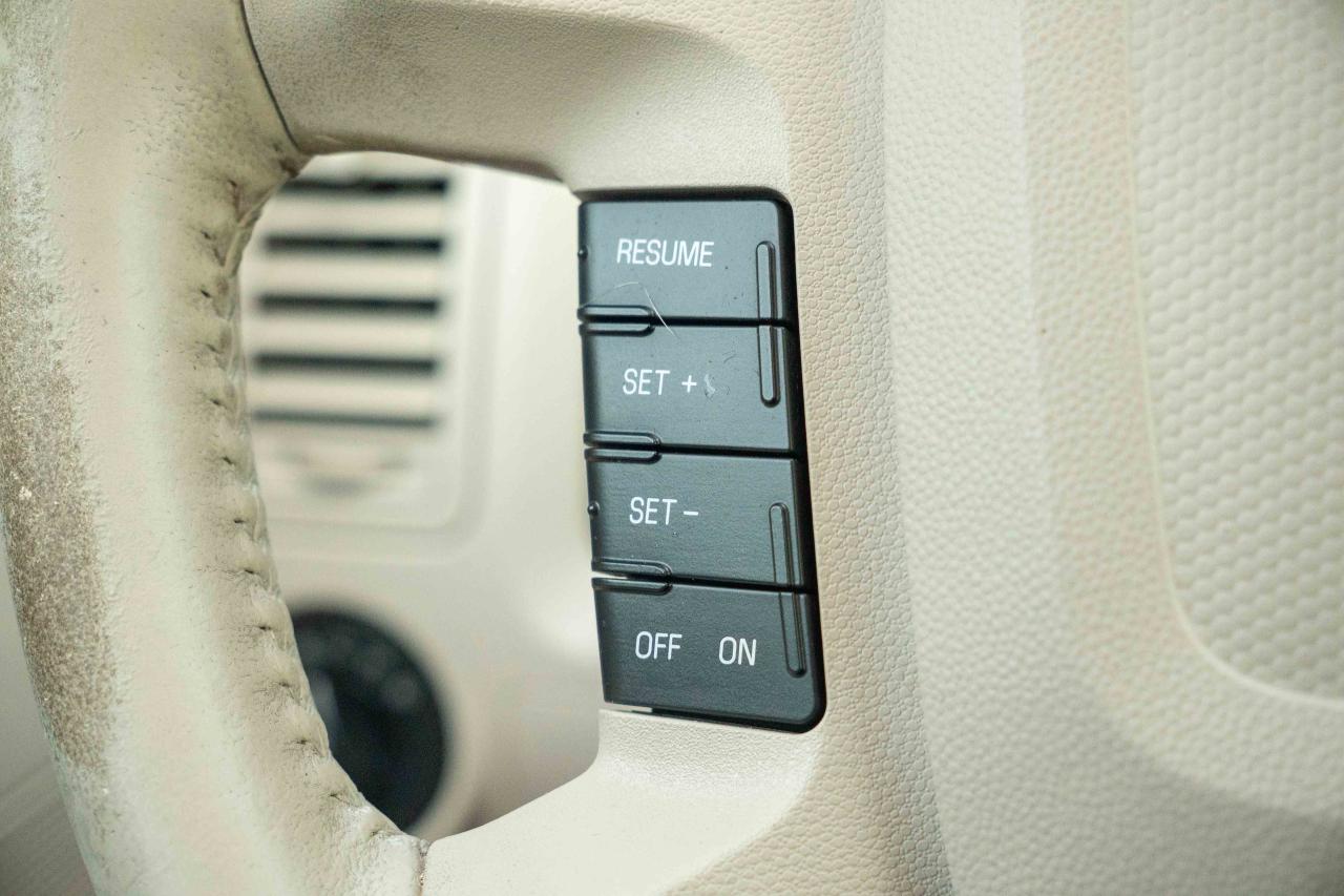 2009 Ford Escape XLT - Photo #28