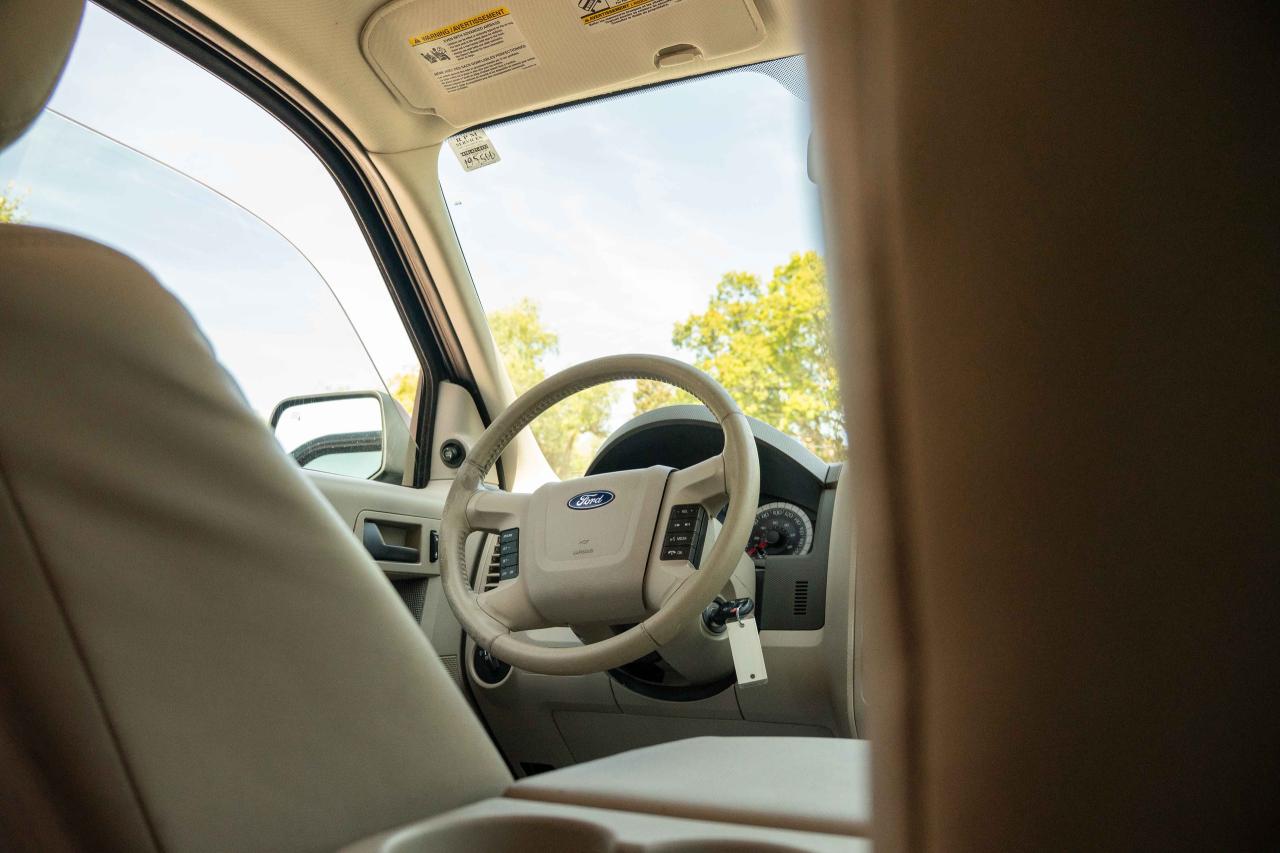 2009 Ford Escape XLT - Photo #40