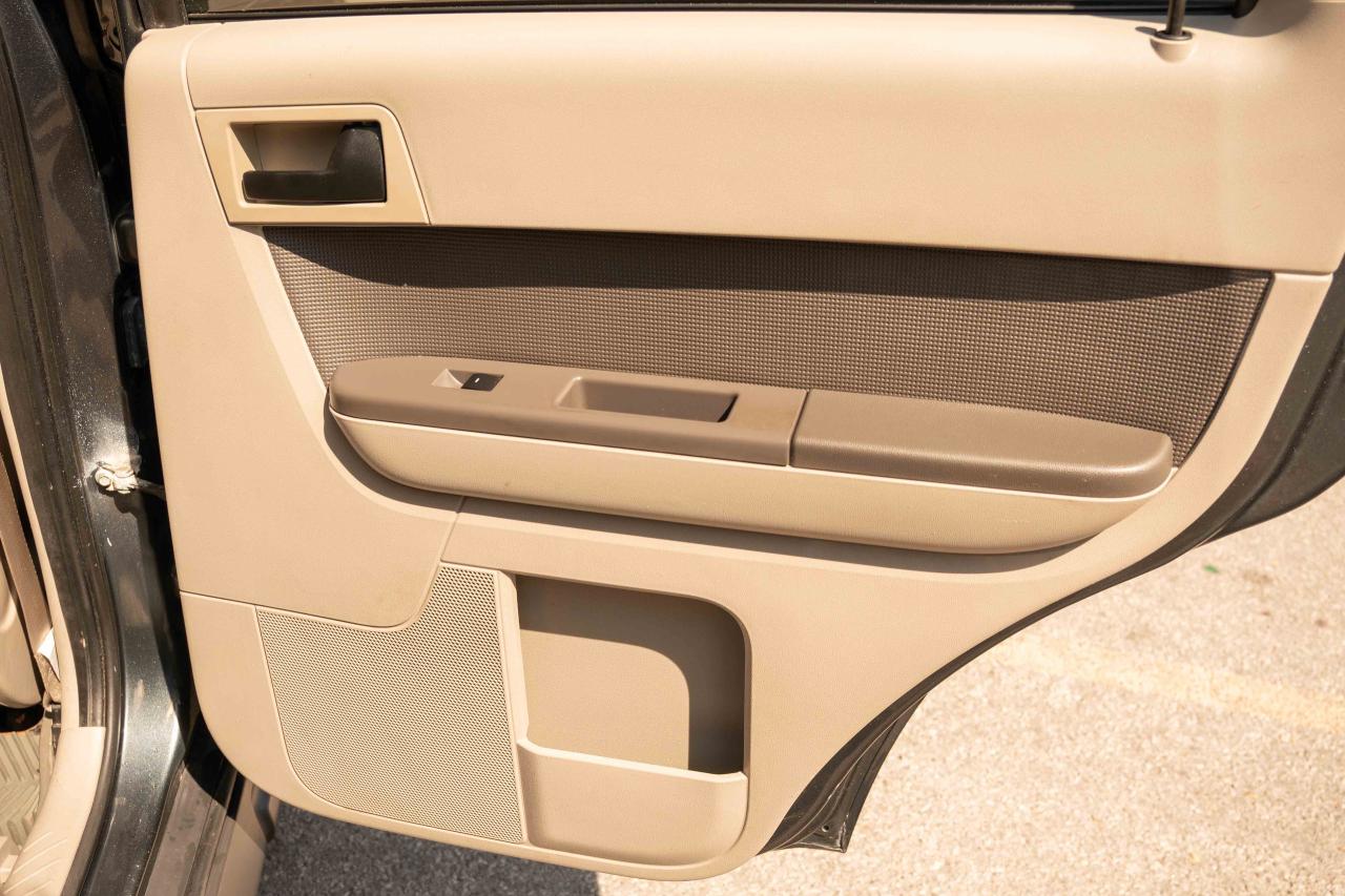 2009 Ford Escape XLT - Photo #44