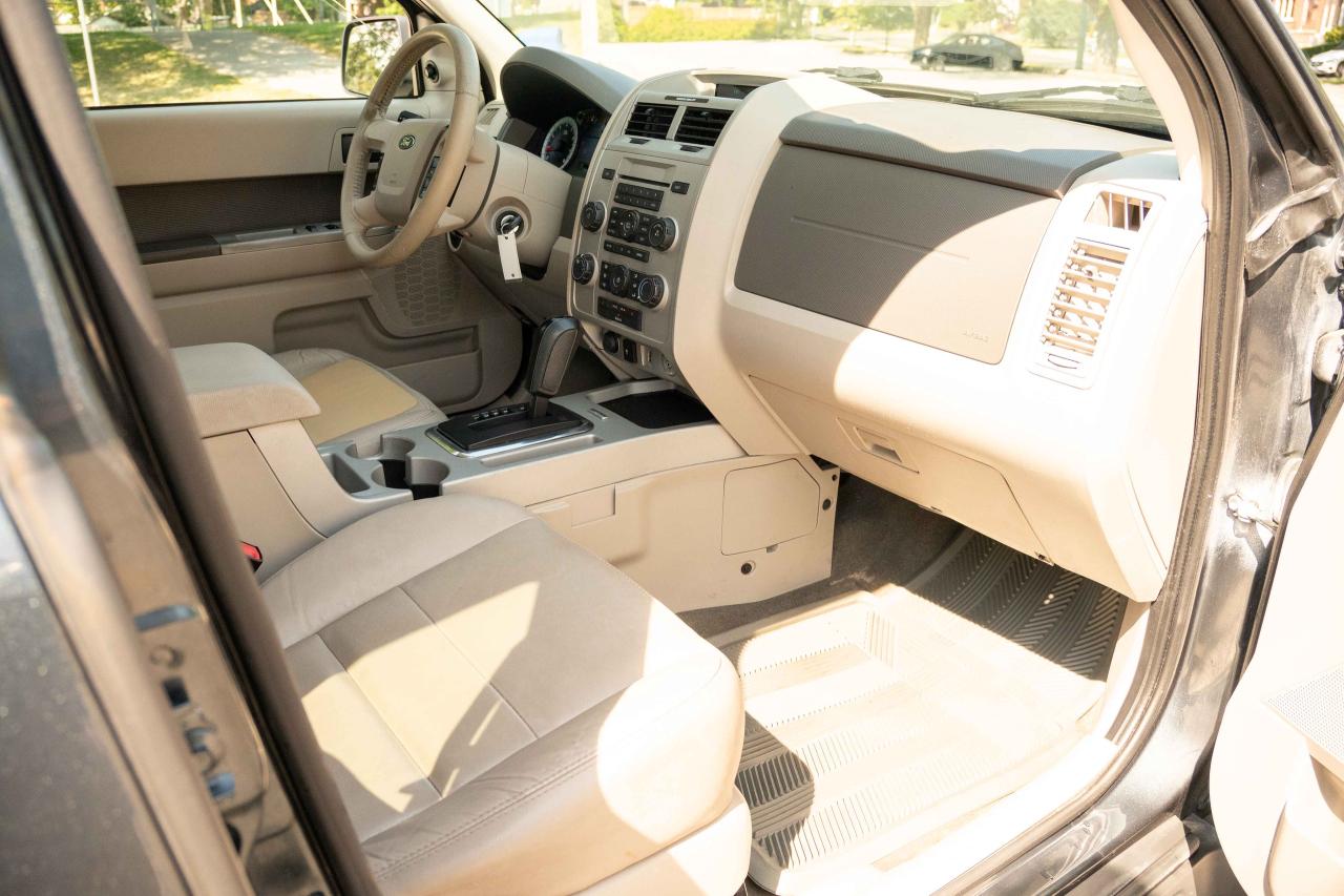 2009 Ford Escape XLT - Photo #47