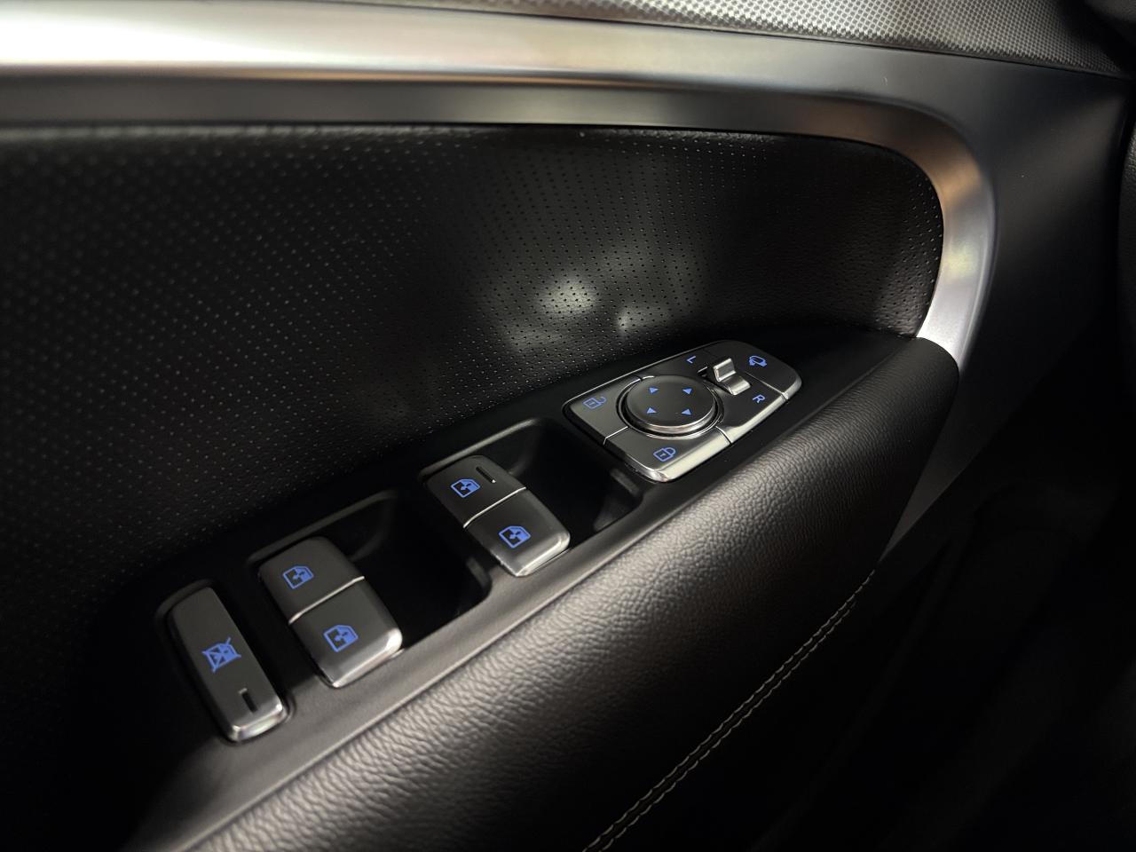 2025 Genesis G70 2.5T Advanced|AWD|NAV|LEATHER|SUNROOF|HEATCOOLSEAT - Photo #16