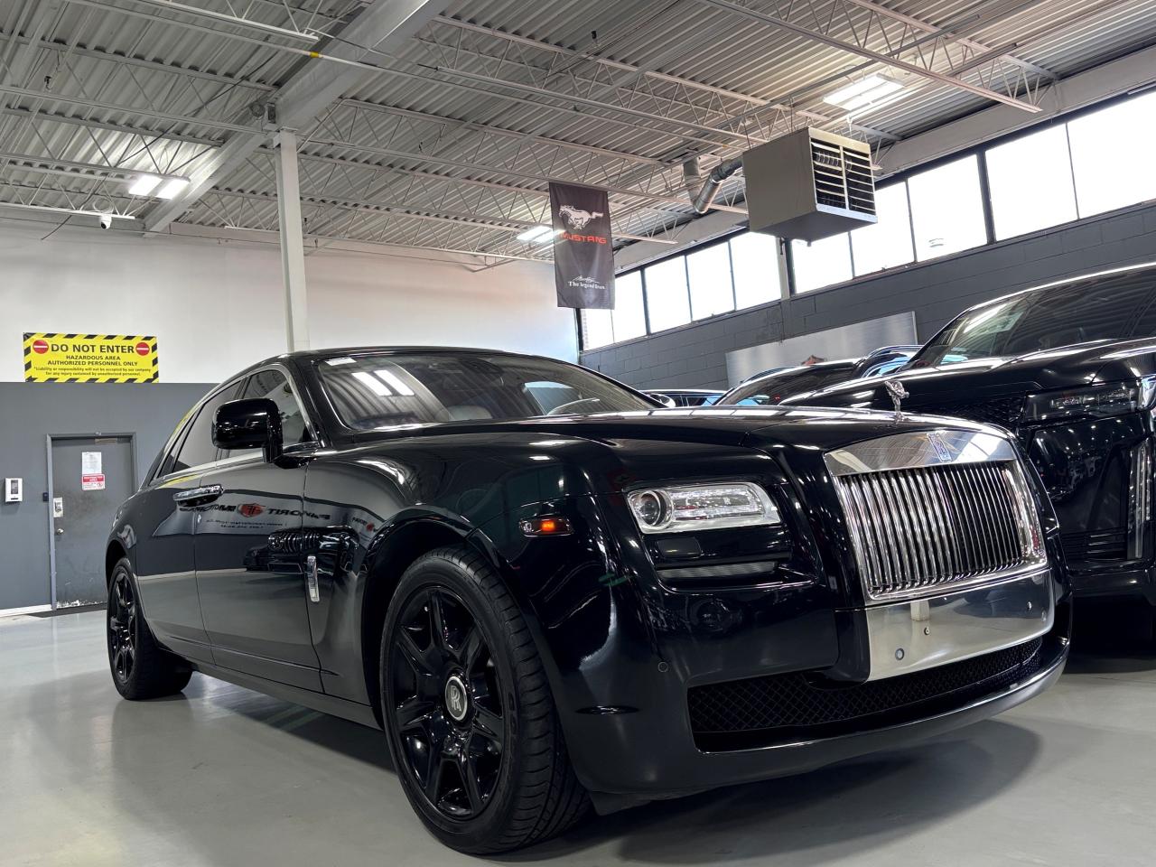2011 Rolls Royce Ghost V12|NO LUX TAX|NAV|WOOD|CREAMSEATS|POWERDOORS|HUD| - Photo #2