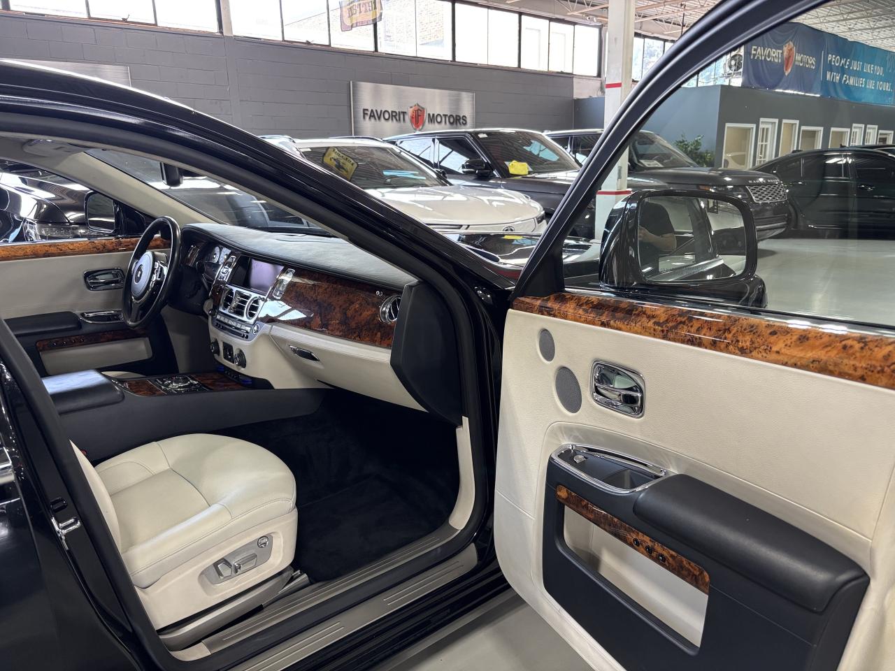 2011 Rolls Royce Ghost V12|NO LUX TAX|NAV|WOOD|CREAMSEATS|POWERDOORS|HUD| - Photo #23